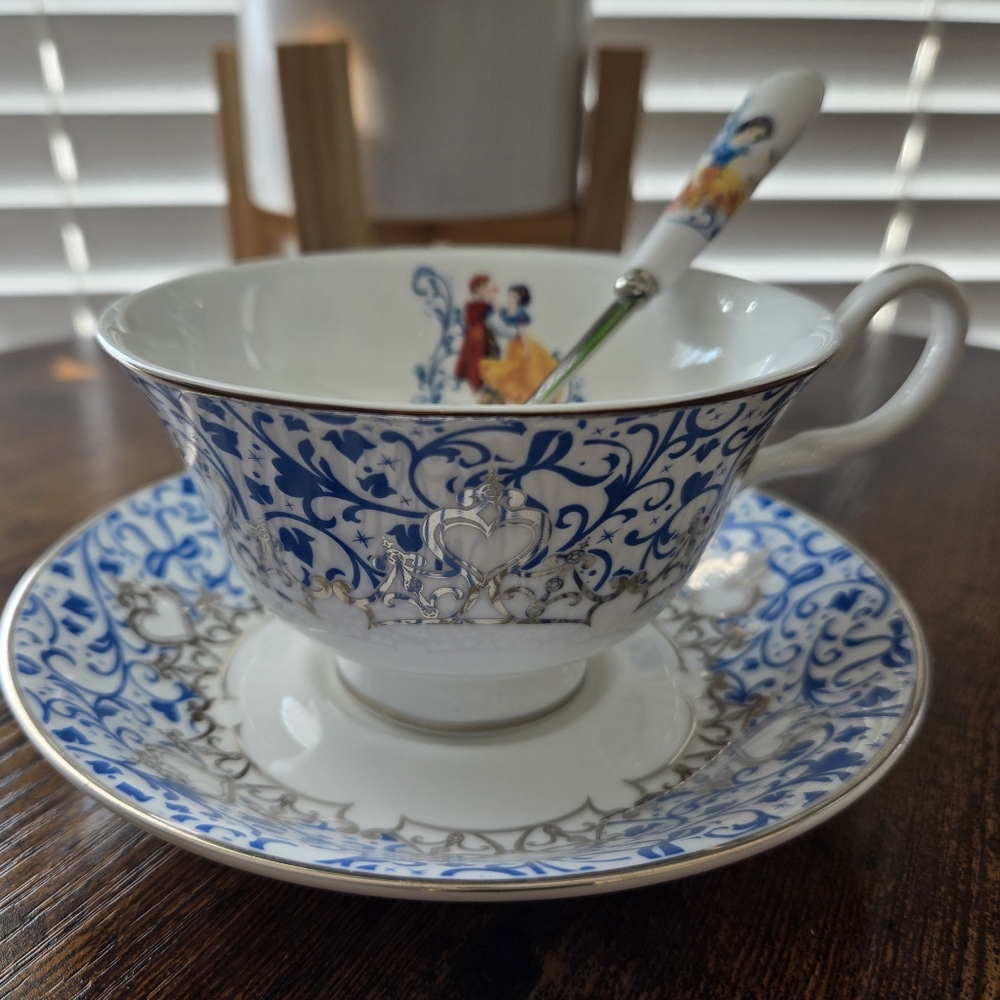 NIB English Ladies Disney Princess Snow White Wedding Cup & Saucer & Spoon Set
